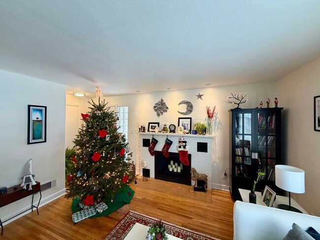 Foto del edificio - 3 Bed 1.5 Bath Single Family Home in Scholfield