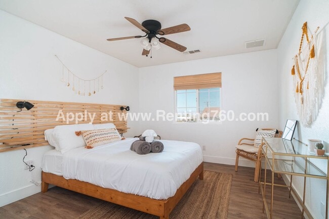 Foto del edificio - Huge 3 Bed 2 Bath Home With Spectacular Ci...