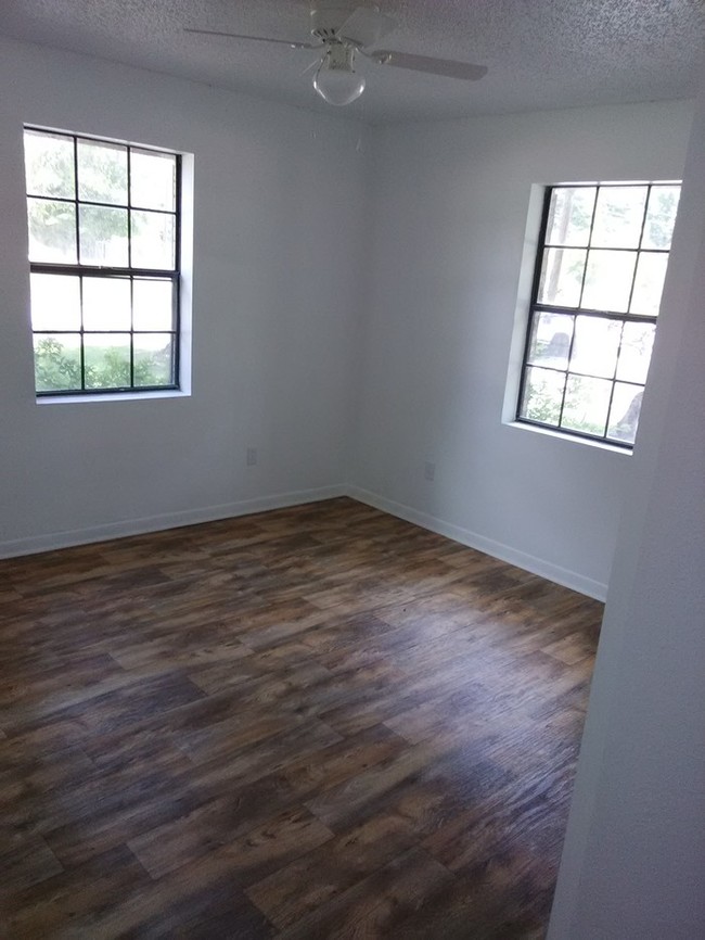 Building Photo - Diboll ISD Brick Home