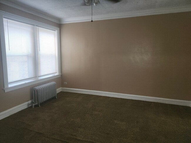 Building Photo - 10812 S King Dr