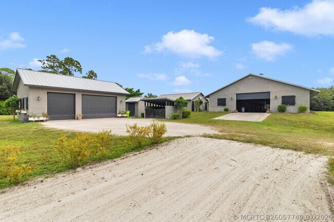 Building Photo - 2770 E Rd