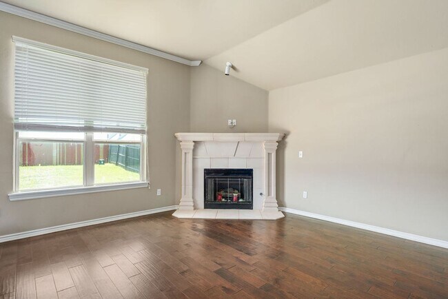 Building Photo - Charming home in Montague + 3 bedrooms + 3 car garage