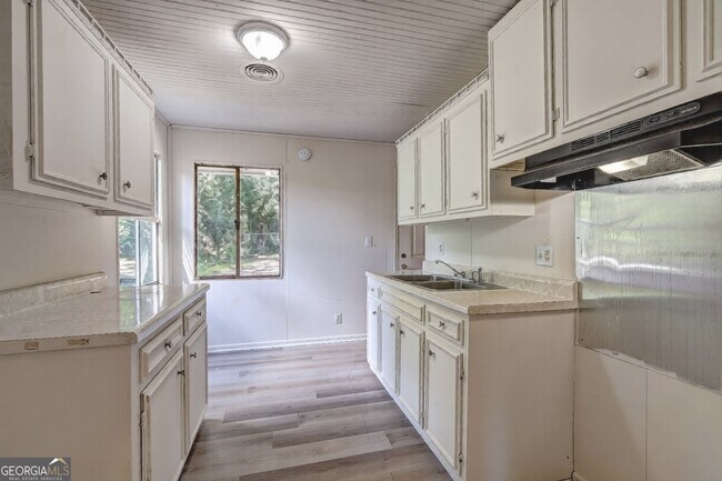 Foto del edificio - 1367 Canterbury Rd