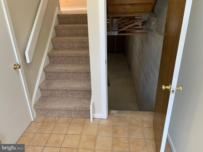 Building Photo - 468 Lynetree Dr