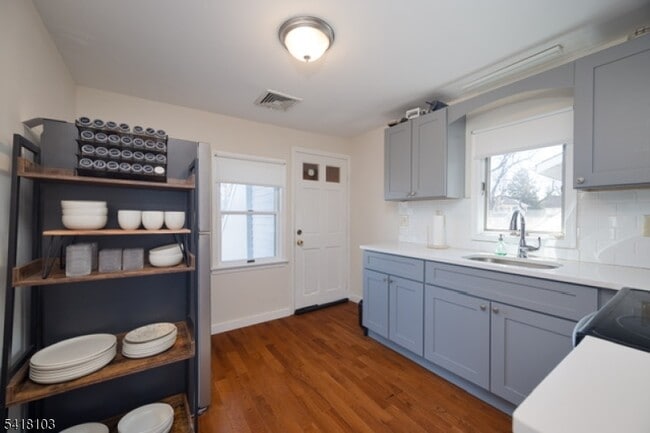 Foto del edificio - 108 N Gaston Ave