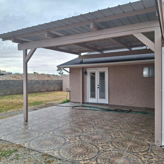 Building Photo - 2755 S 17th Ave