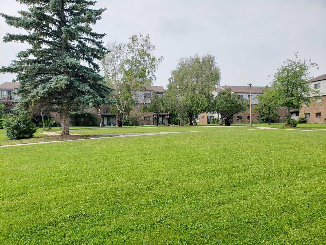 Photo du bâtiment - Village Green Apartments