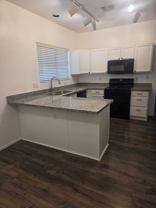 Building Photo - 17617 N Larkspur Ln