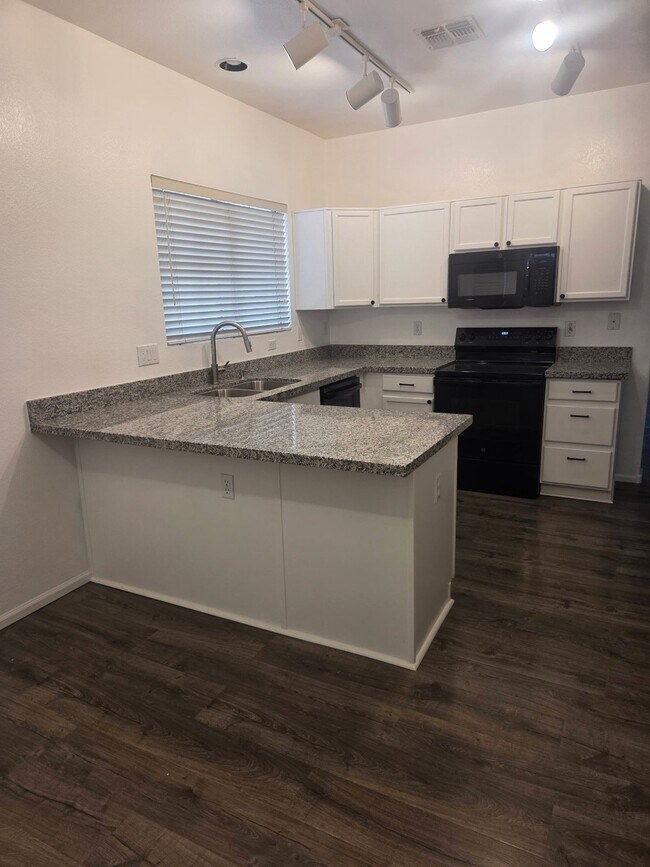 Foto del edificio - 17617 N Larkspur Ln