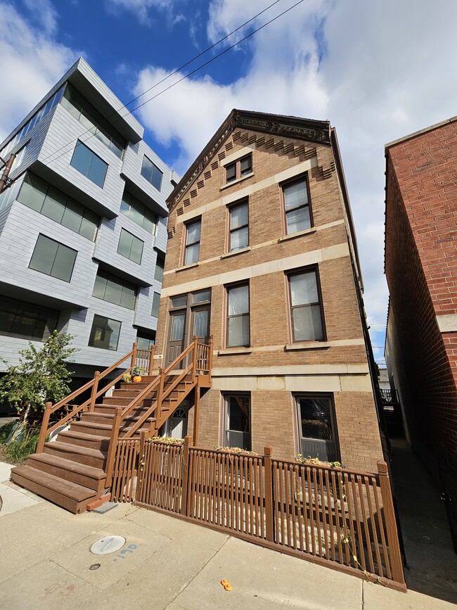 Building Photo - 1519 N Elston Ave