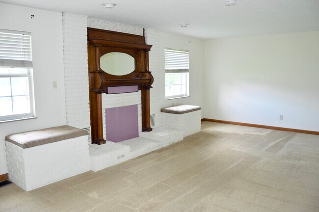 Living room - 3912 Meredith Rd