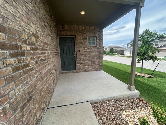 Foto del edificio - 453 Stone Water Ln