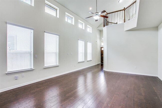 Building Photo - 9804 Tolima Dr