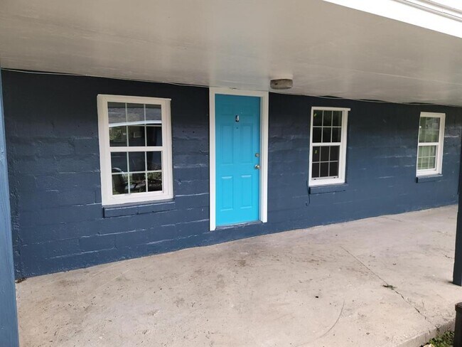 Building Photo - 5504 Jensen Dr