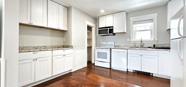 Building Photo - 21 Hilltop Ave