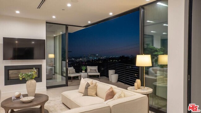 Foto del edificio - 1516 Forest Knoll Dr