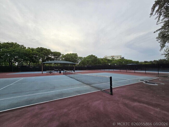 Foto del edificio - 3800 Oaks Clubhouse Dr