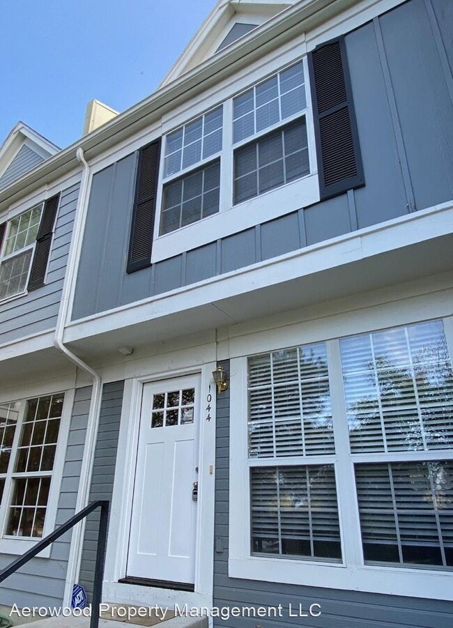 Building Photo - 3 br, 3.5 bath House - 1044 S Paris Ct