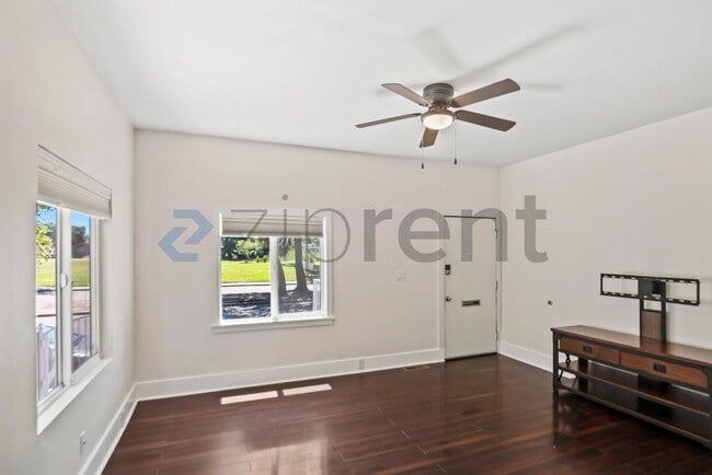 Building Photo - Unit 1104