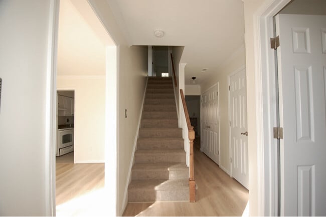 Building Photo - 937 Welch Cir