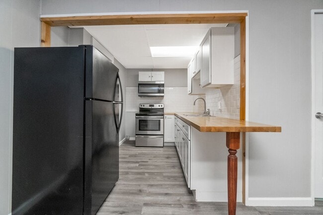 Building Photo - 1901 W Broad St