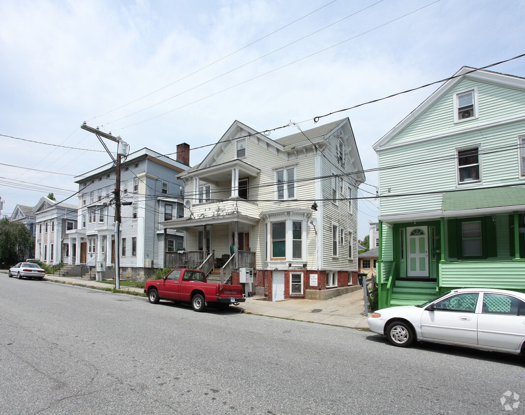 33 Tilley St, New London, CT 06320 Apartments in New London, CT