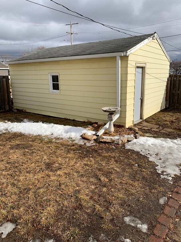 1803 Mallory St SW, Cedar Rapids, IA 52404 House Rental in Cedar