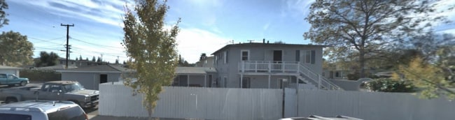 Building Photo - 405-409 S Center St