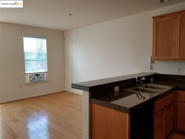 Foto del edificio - 655 12th St