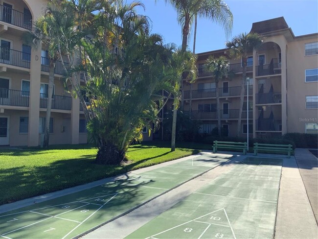 Building Photo - 2525 W Bay Dr