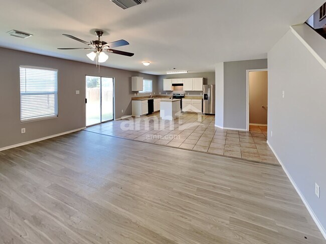 Foto del edificio - 2203 Shady Birch Dr