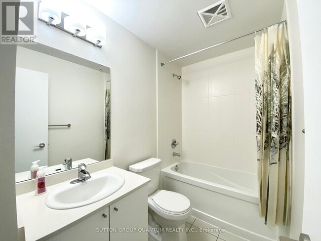 Building Photo - 3985-3985 Grand Park Dr