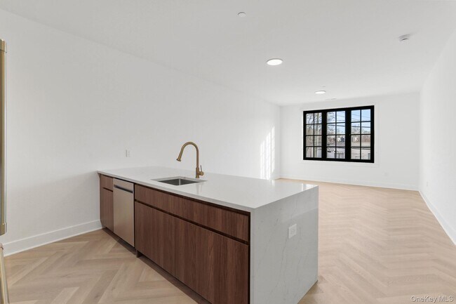 Foto del edificio - 100 E Putnam Ave