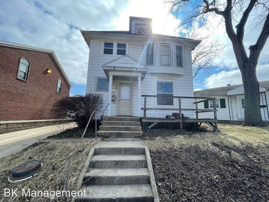 Primary Photo - 4 br, 2 bath House - 311 W Fowler Ave