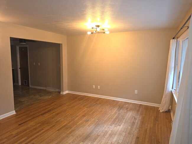 Building Photo - 506 W Dunbar St