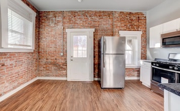 Building Photo - 322 S Park St