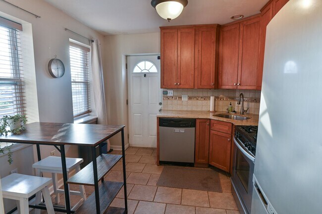 Foto del edificio - Beautiful 3 Bedroom on Vine St