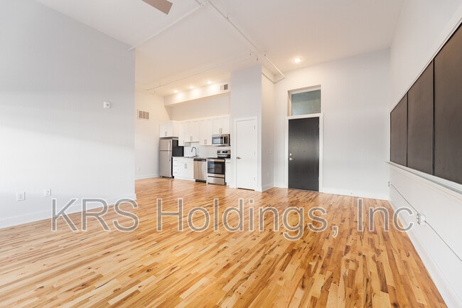 Building Photo - 306 N Road St