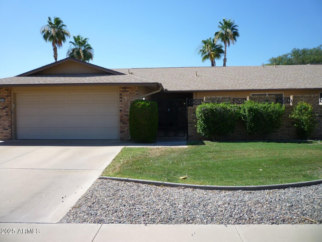 Primary Photo - 12618 W Parkwood Dr