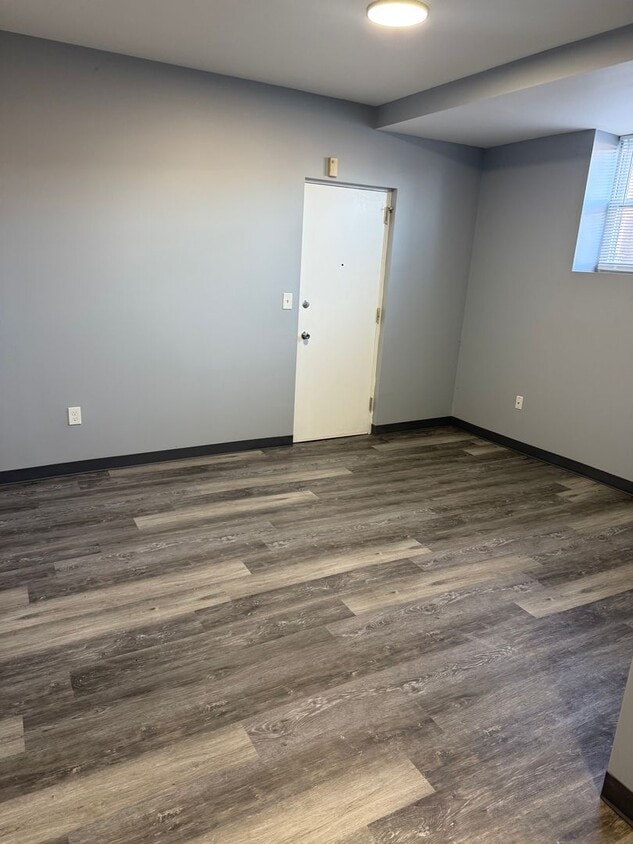 Primary Photo - Mayflower Apartments