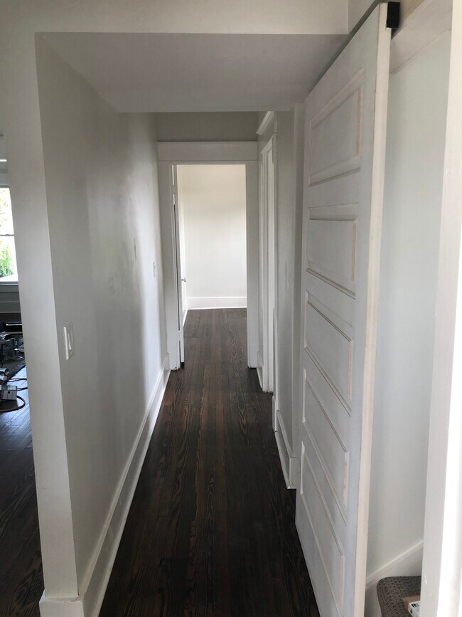 Hall to first floor front bedroom - 1900 Maplewood Pl