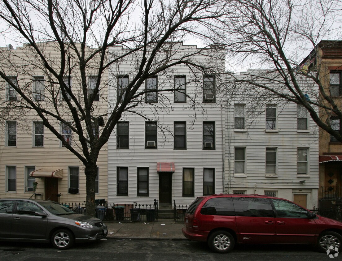 Building Photo - 383 Menahan St