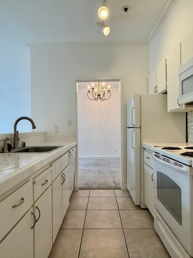 Foto del edificio - Top Floor Condo in Nob Hill