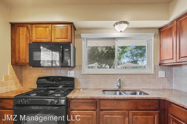 Foto del edificio - 3 br, 1.5 bath House - 14210 Manhattan St