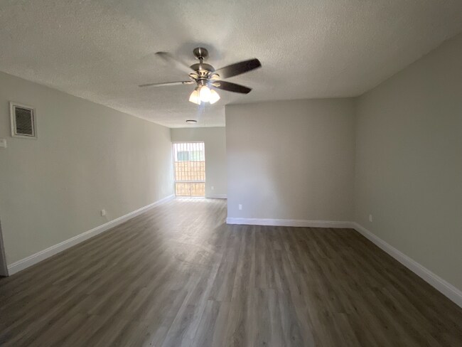 Building Photo - 641 W 92nd St