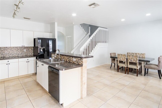 Foto del edificio - 2301 SE 24th Ct