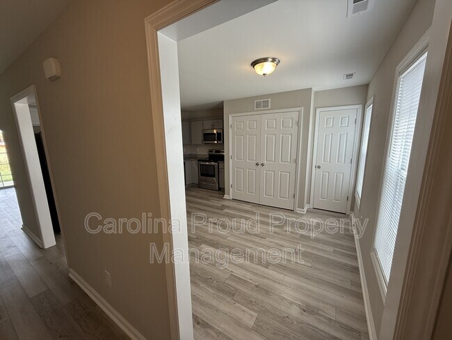 Foto del edificio - 321 S Pointe Dr