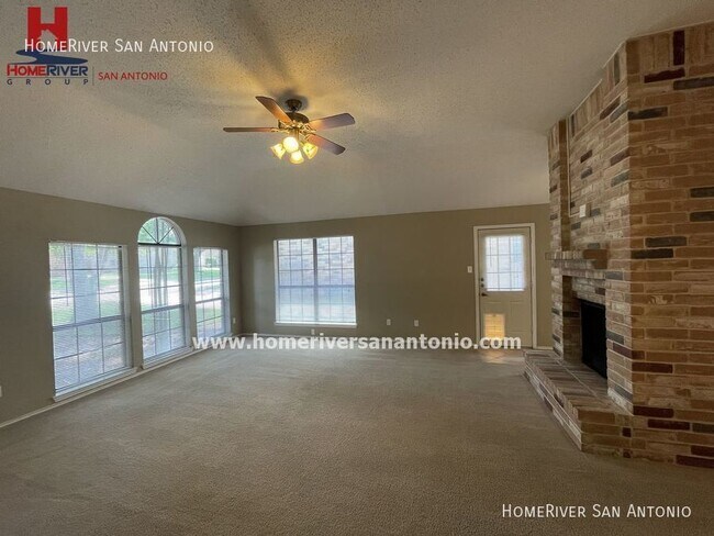 Foto del edificio - 940 Hedgestone Dr