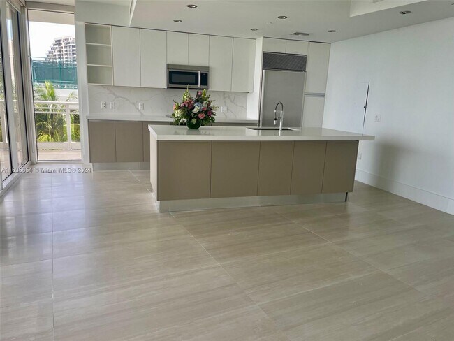 Foto del edificio - 901 Brickell Key Blvd