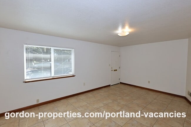 Building Photo - 2803 NE Hoyt St